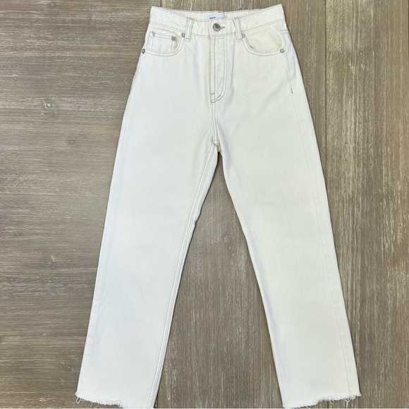 Zara Button Fly High Rise Mom Jeans Raw Hem Cream White Denim Size 2 - Picture 1 of 11
